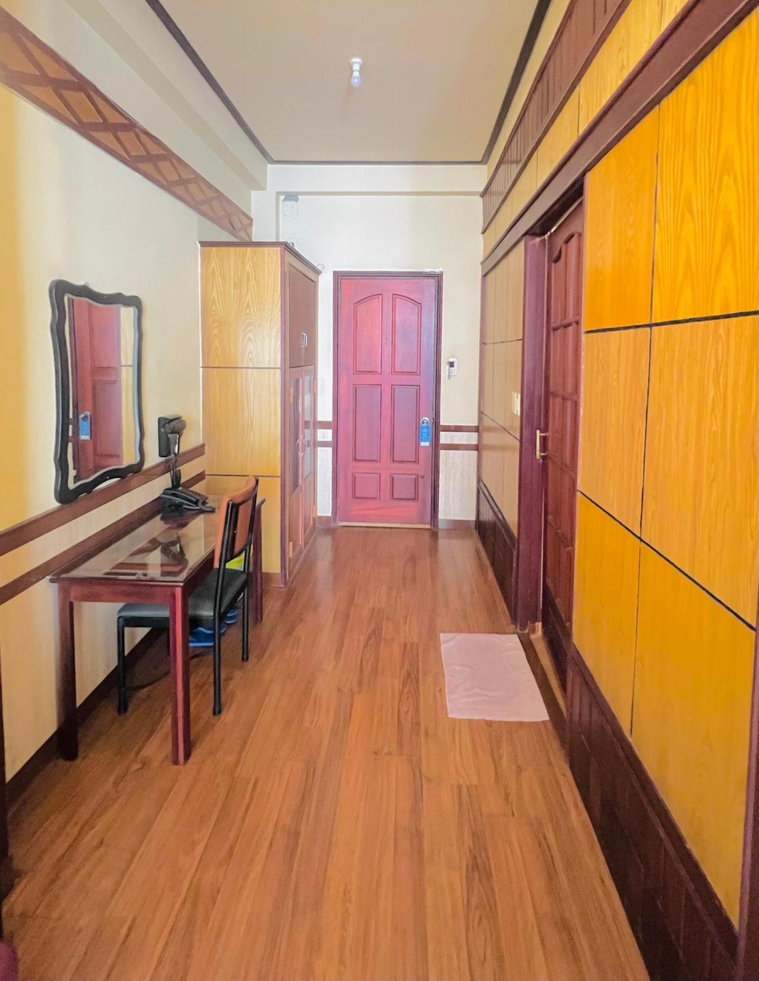 Bi Saigon Hotel Хошимин Екстериор снимка