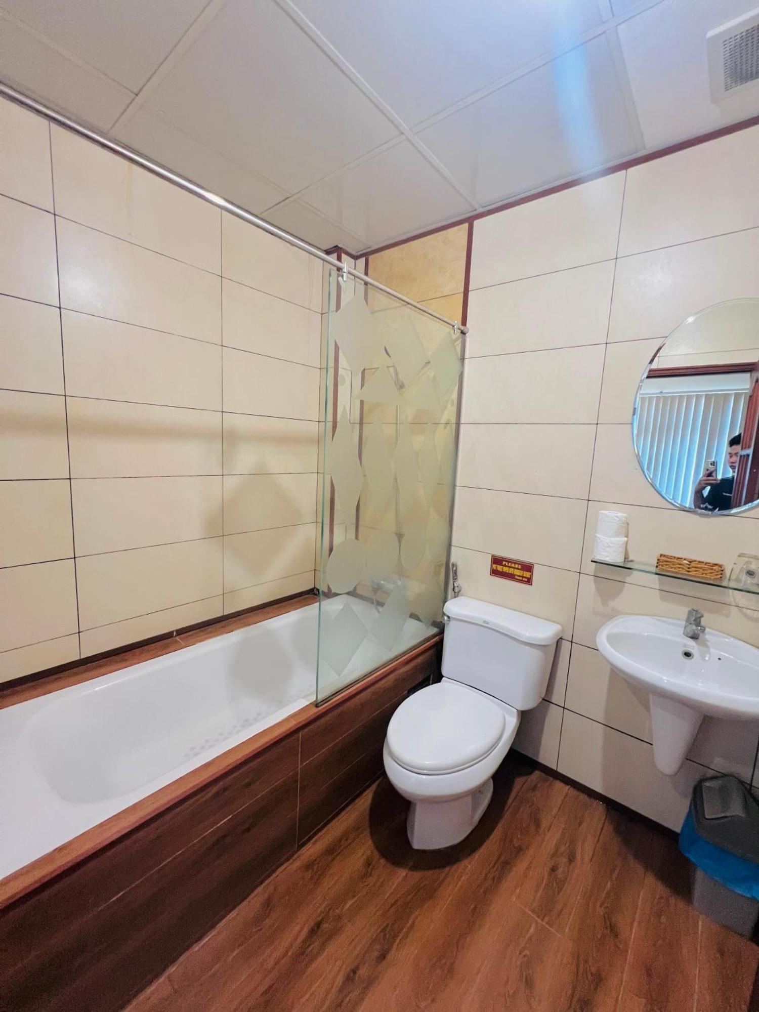 Bi Saigon Hotel Хошимин Екстериор снимка