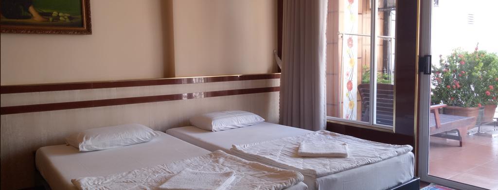 Bi Saigon Hotel Хошимин Екстериор снимка