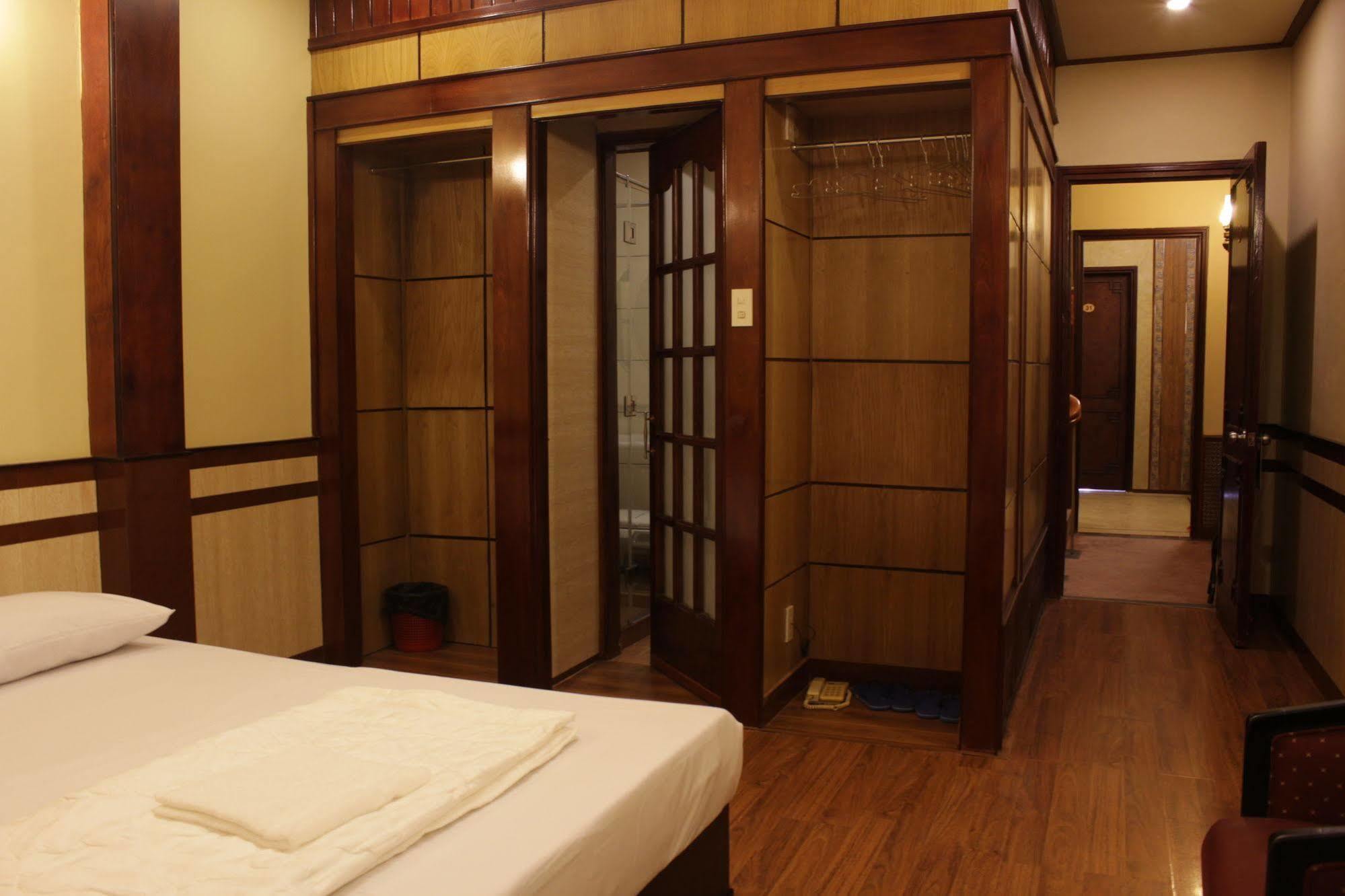 Bi Saigon Hotel Хошимин Екстериор снимка