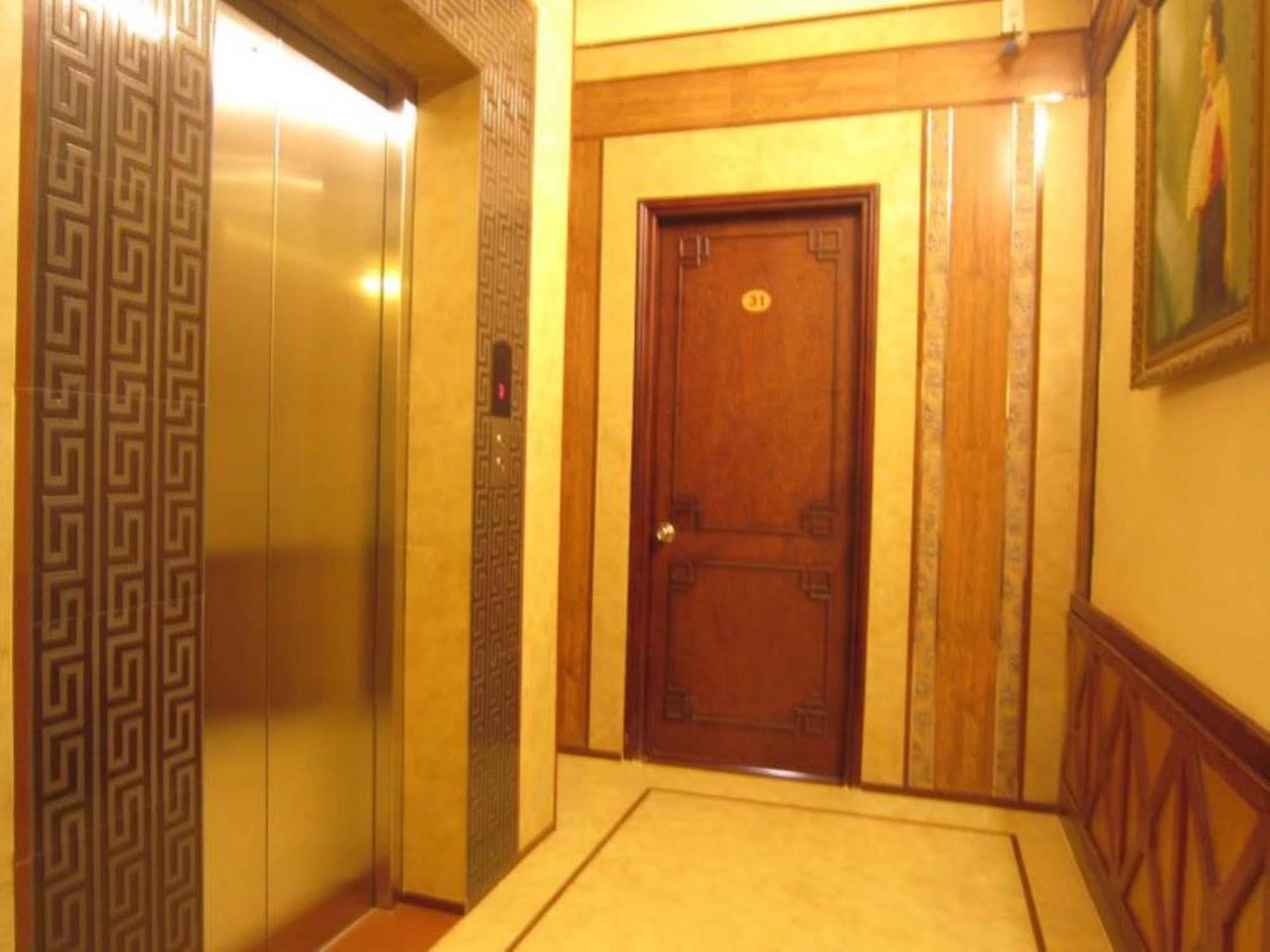 Bi Saigon Hotel Хошимин Екстериор снимка