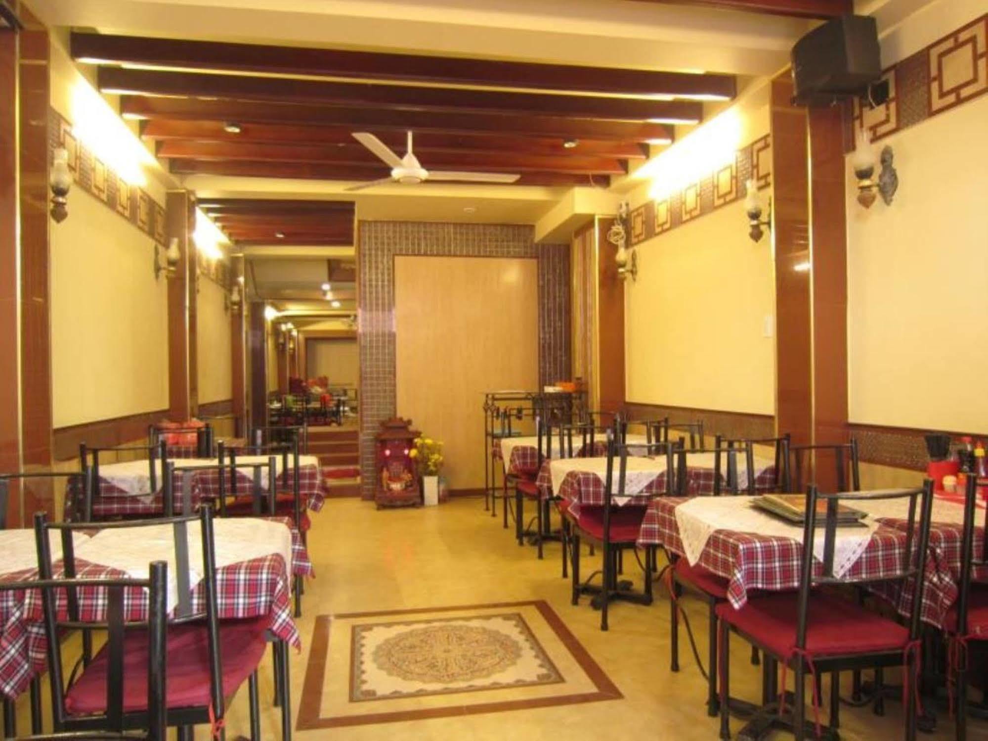 Bi Saigon Hotel Хошимин Екстериор снимка