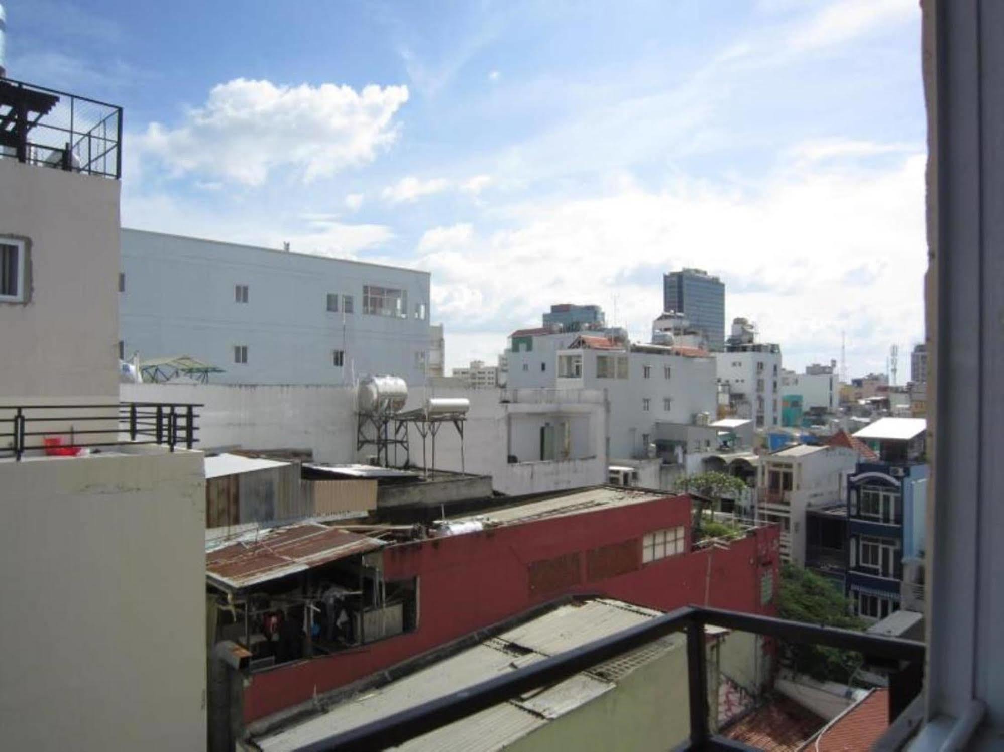 Bi Saigon Hotel Хошимин Екстериор снимка