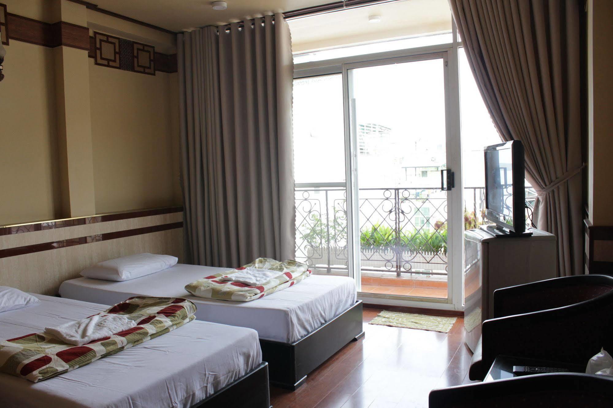 Bi Saigon Hotel Хошимин Екстериор снимка